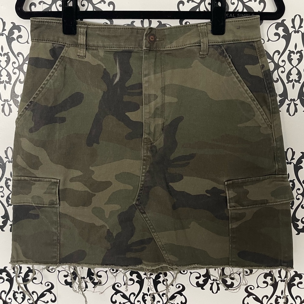 Hollister Ultra High Rise Camo Mini Skirt - Size 9